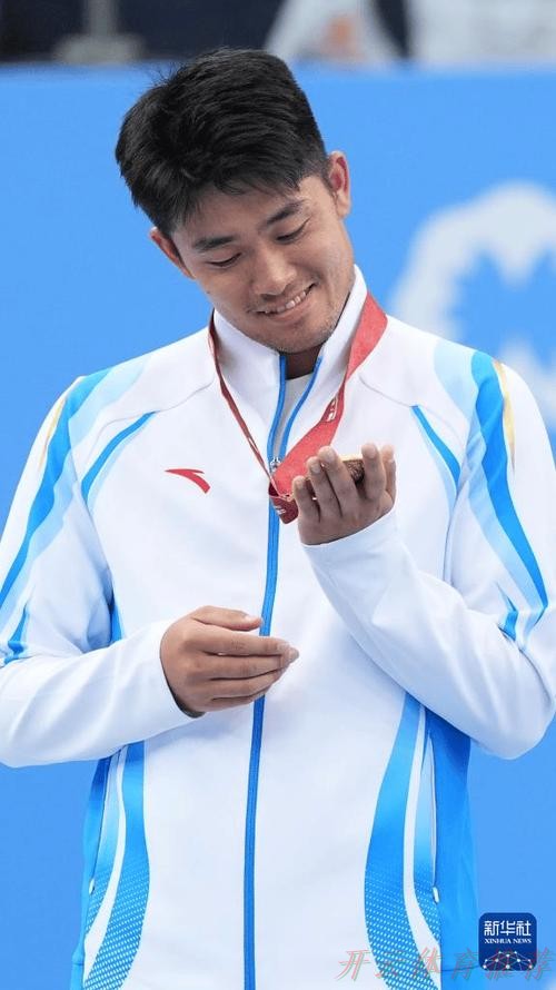 开云官网:吴易昺2-1商竣程 首进全运会网球男单决赛即夺冠 开云官网:吴易昺2-1商竣程 首进全运会网球男单决赛即夺冠